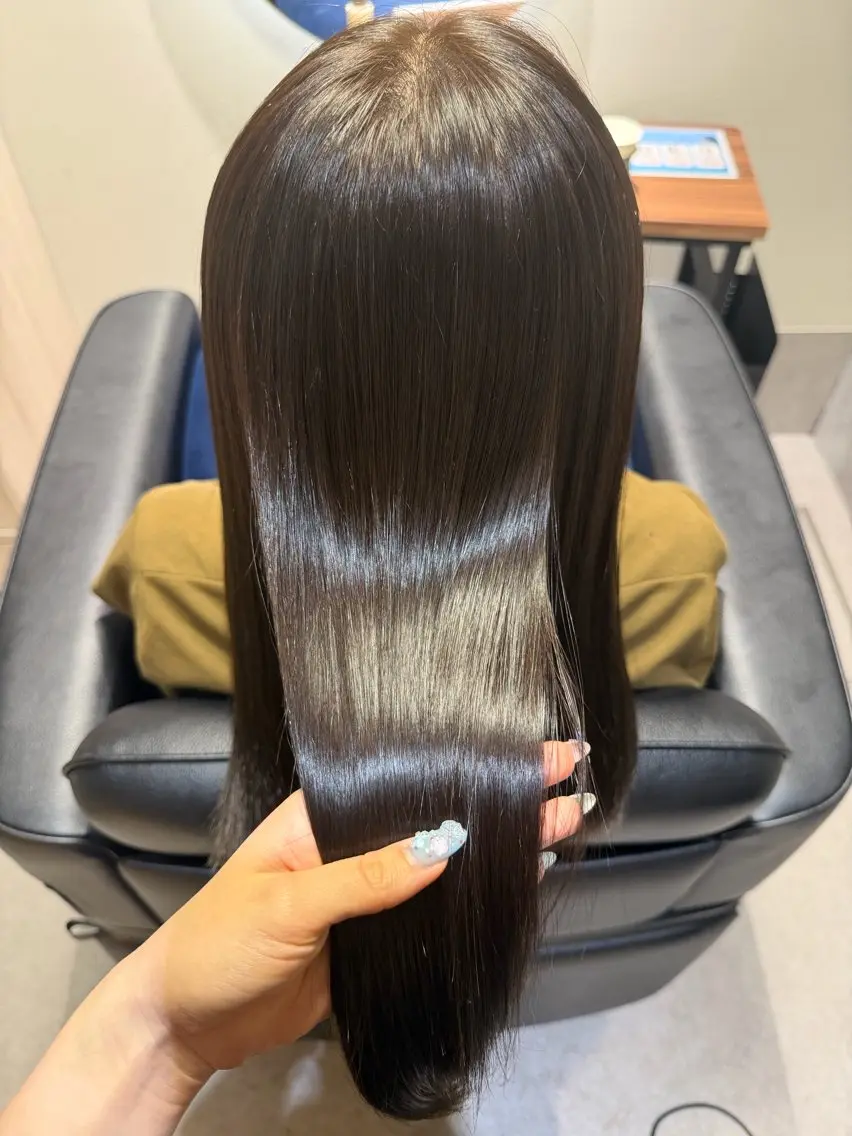 ロング カット ヘアカラー トリートメント NAVY 橋本心 縮毛矯正のヘアスタイル