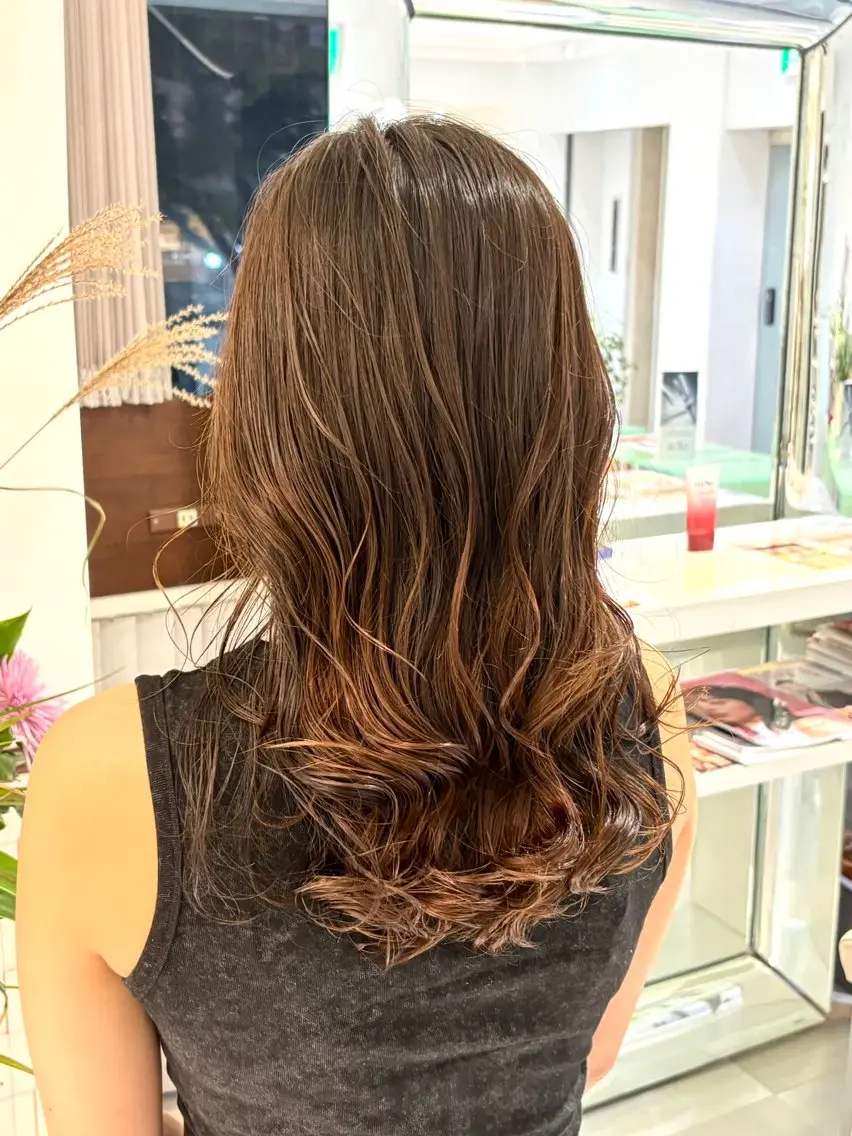 ロング パーマ ロング デジタルパーマ カット パーマ トリートメント コテ巻き風パーマ 藤澤　知彌のヘアスタイル