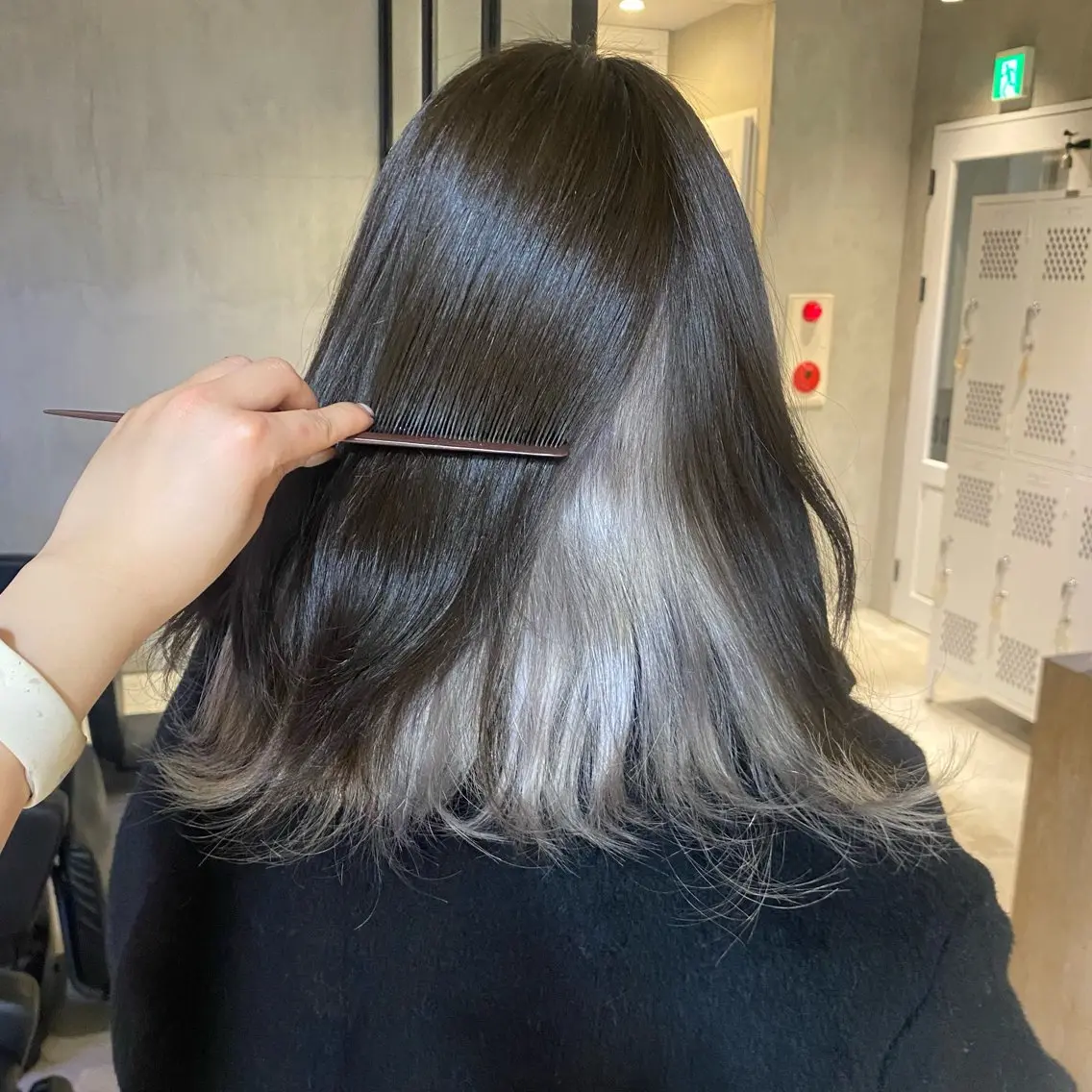 ミディアム カラー アッシュ インナーカラー シルバー ヘアカラー ひなた/elima 調布/暖色カラーのヘアスタイル
