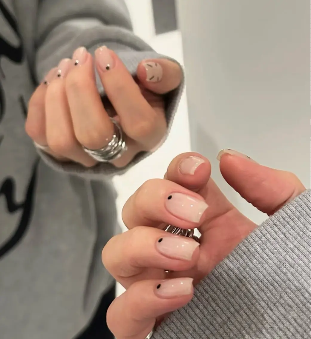 ネイル アートネイル オーロラネイル チークネイル フレンチネイル ガラスフレンチ ハンドネイル 🎀YooLi Nail salonのネイルデザイン