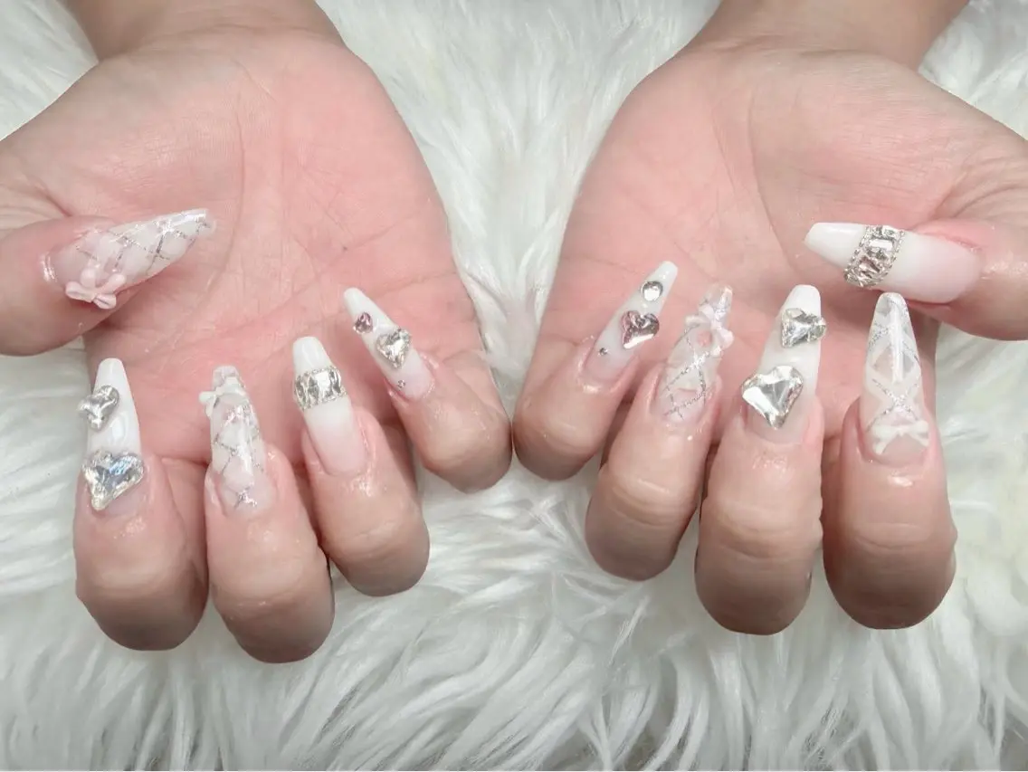 ネイル フレンチネイル 韓国ネイル マグネットネイル ニュアンスネイル オフィスネイル ハンドネイル ハンドケア Hara Nail 【持ち込みOK】のネイルデザイン