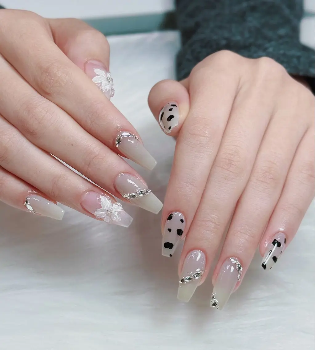 ネイル オーロラネイル チークネイル フットネイル フレンチネイル ジェルネイル ハンドネイル Nichi Nailsのネイルデザイン