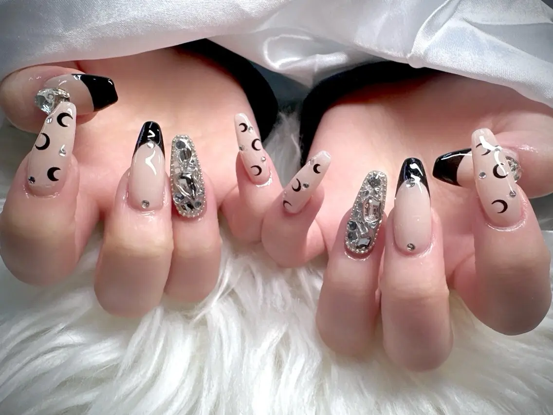 ネイル べっ甲ネイル チークネイル フラッシュネイル フラワーネイル フットネイル ハンドネイル ハンドケア Hara Nail 【持ち込みOK】のネイルデザイン