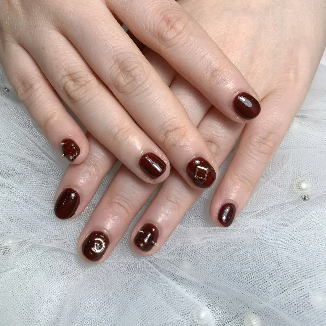 ネイル キラキラネイル シンプルネイル 春ネイル ワンホンネイル 冬ネイル Quynh Sora Nailのネイルデザイン