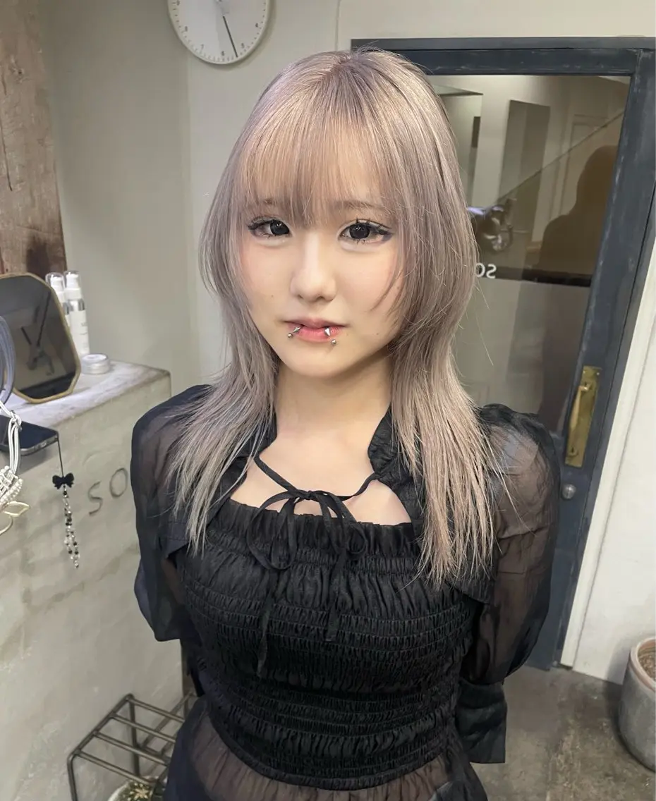 ロング カラー ベージュカラー ヘアカラー mio /ハイトーンのヘアスタイル