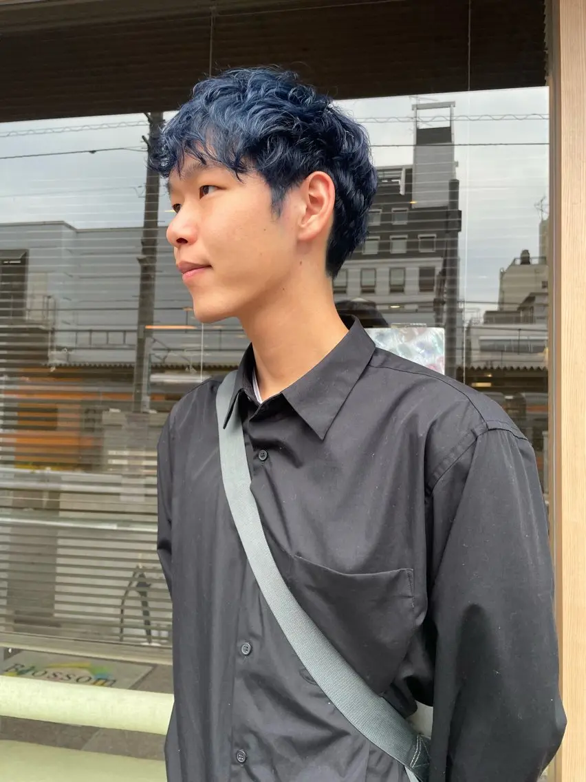 カラー メンズ メンズブリーチ ブリーチ ブルーカラー ネイビーカラー 髪質改善/Bloss om🌷高橋沙衣のヘアスタイル