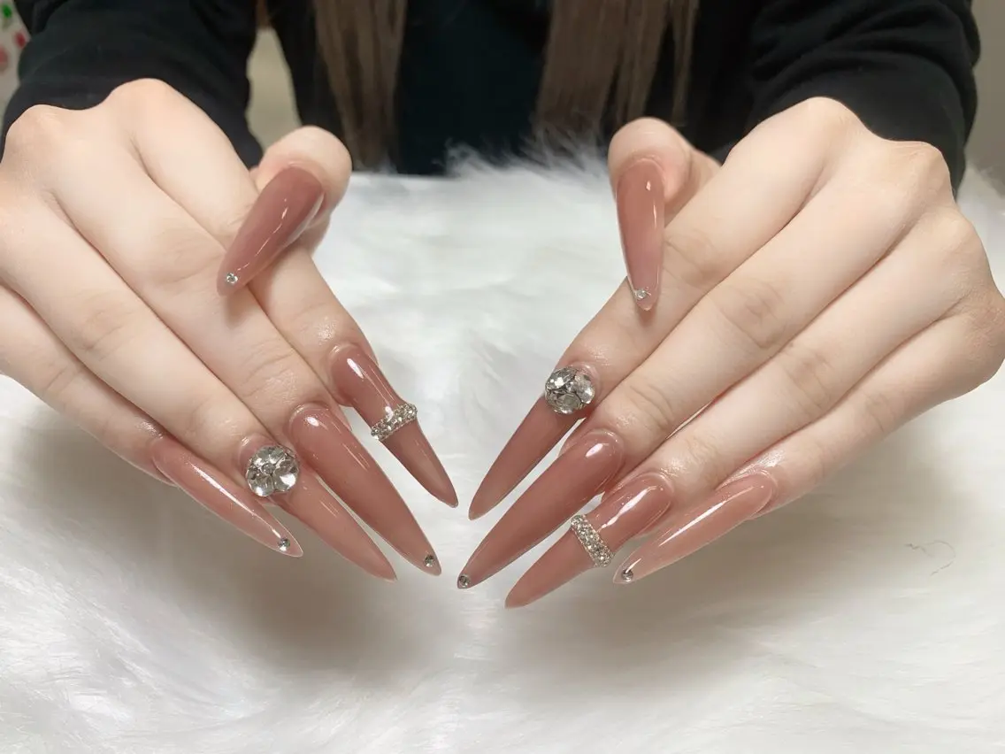 ネイル フラワーネイル フレンチネイル ガーリー キラキラネイル 韓国ネイル ハンドネイル ハンドケア Ami Meliaのネイルデザイン