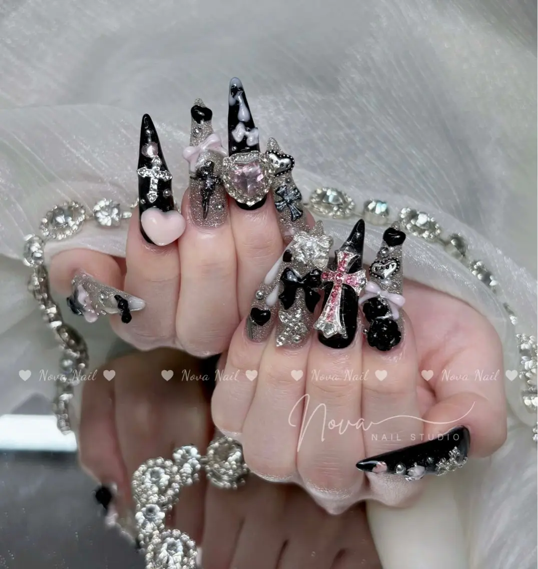 ネイル フラッシュネイル 韓国ネイル マグネットネイル 持ち込み ネイルチップ ハンドネイル ハンドケア Nova Nail Nambaのネイルデザイン