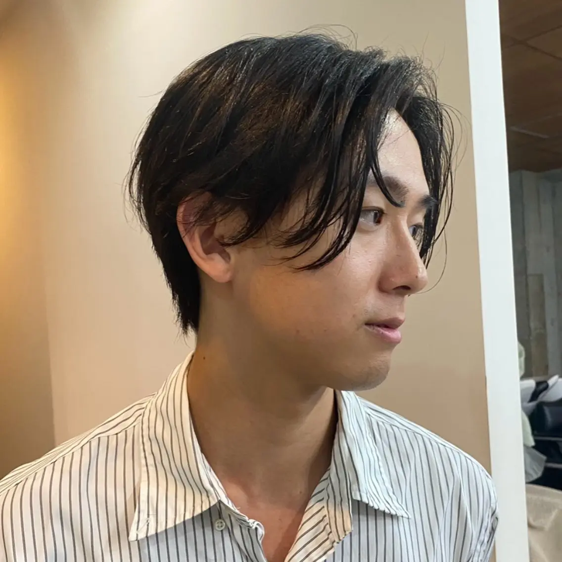 ショート メンズ センターパート 刈り上げ ショートヘア カット ヘアカラー センターパート/ニ ュアンスパーマのヘアスタイル