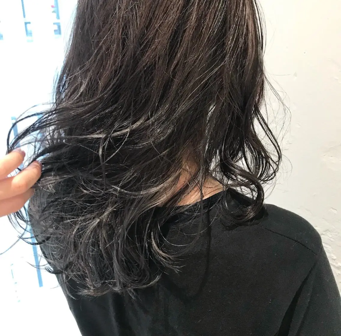 ミディアム カラー パーマ マツエク・マツパ インナーカラー シルバー 韓国ヘア/レイヤー /透明感カラー❤️のヘアスタイル