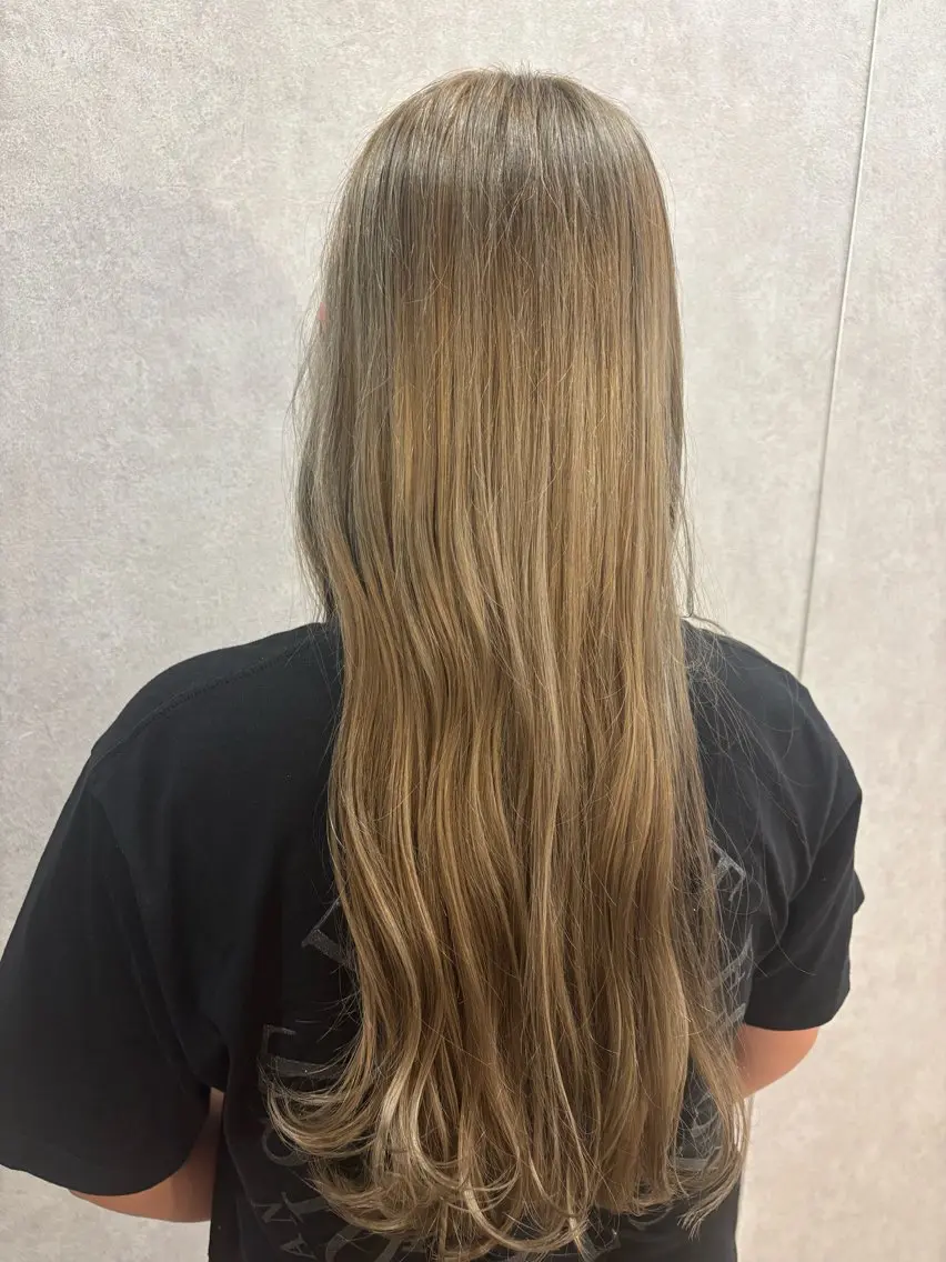 カラー ベージュカラー ブリーチ 透明感カラー 町山 すみれのヘアスタイル