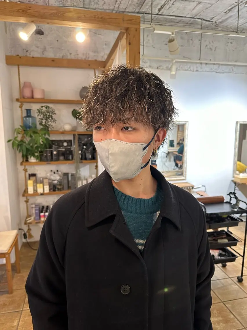 カラー パーマ メンズ メンズメッシュ メンズパーマ ダブルカラー メッシュ スパイラルパーマ 渋谷 メンズヘア⭐️ タニグチヨシユキのヘアスタイル