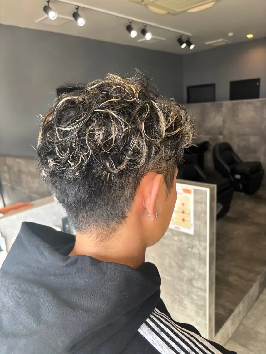 カラー パーマ メンズ ヘアカラー ✂︎GLITTER ✂︎Yuu✂︎のヘアスタイル