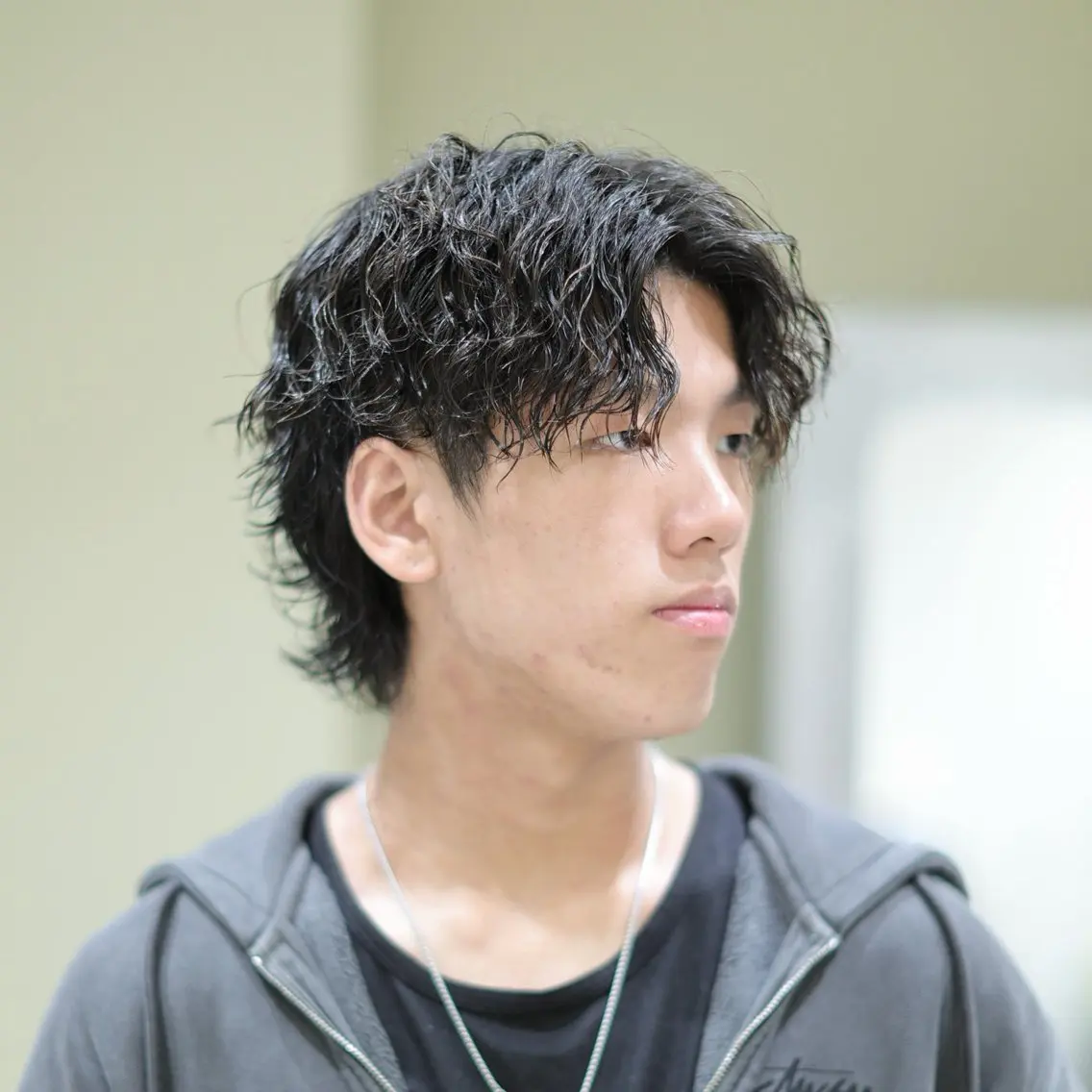 セミロング パーマ メンズ メンズパーマ セミロングパーマ カット パーマ メンズカット✂️/ パーマ🪢/金敷幸作のヘアスタイル