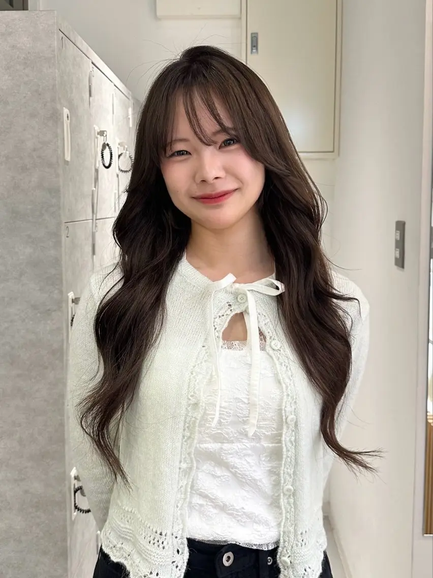 【🕊️saraおすすめメニュー🕊️】メンテナンスカット+艶韓国カラーの写真