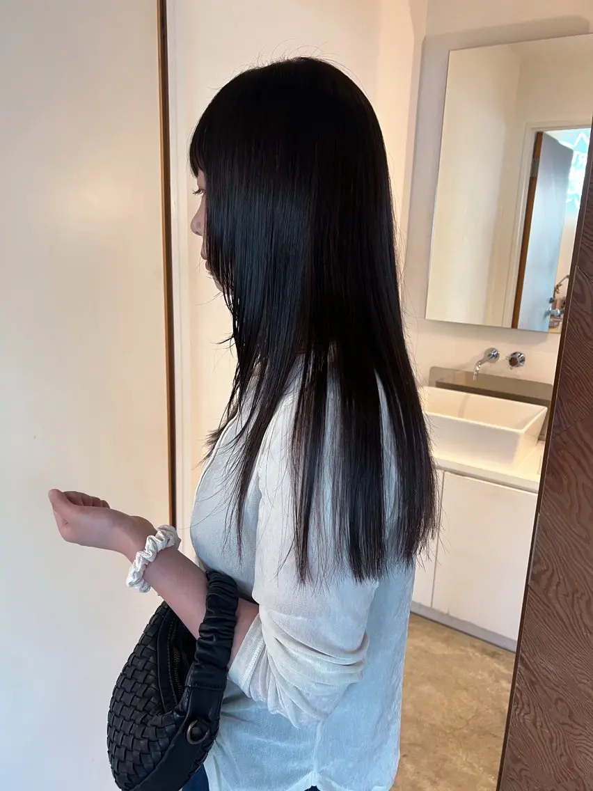 ロング レイヤーカット カット ヘッドスパ kotoko 透け感カラーのヘアスタイル