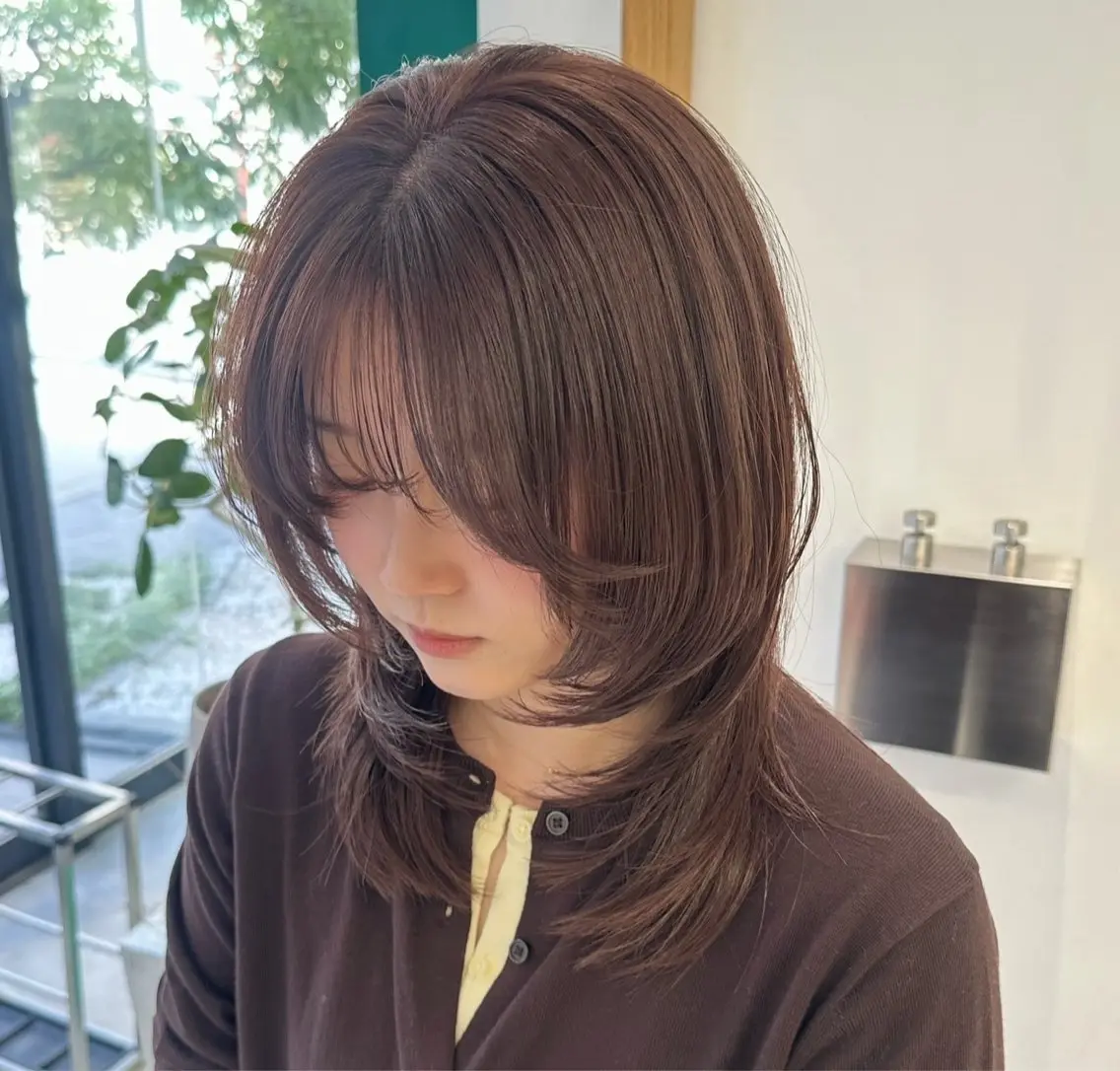 セミロング カラー ブラウンカラー ラベンダーカラー ラベンダーブラウン レイヤーカット 似合わせカット カット ヘアカラー トリートメント ハイトーン/透け感 カラー🎀真香のヘアスタイル