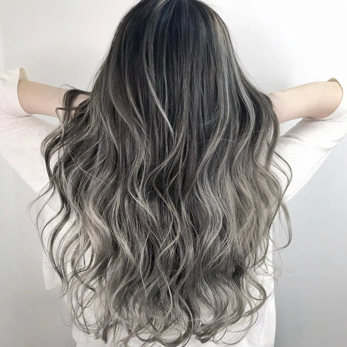 ロング カラー ブリーチ ケアブリーチ 透明感カラー イルミナカラー トリートメント ヘアカラー トリートメント ⭐️Shelter by TOKYO⭐️のヘアスタイル