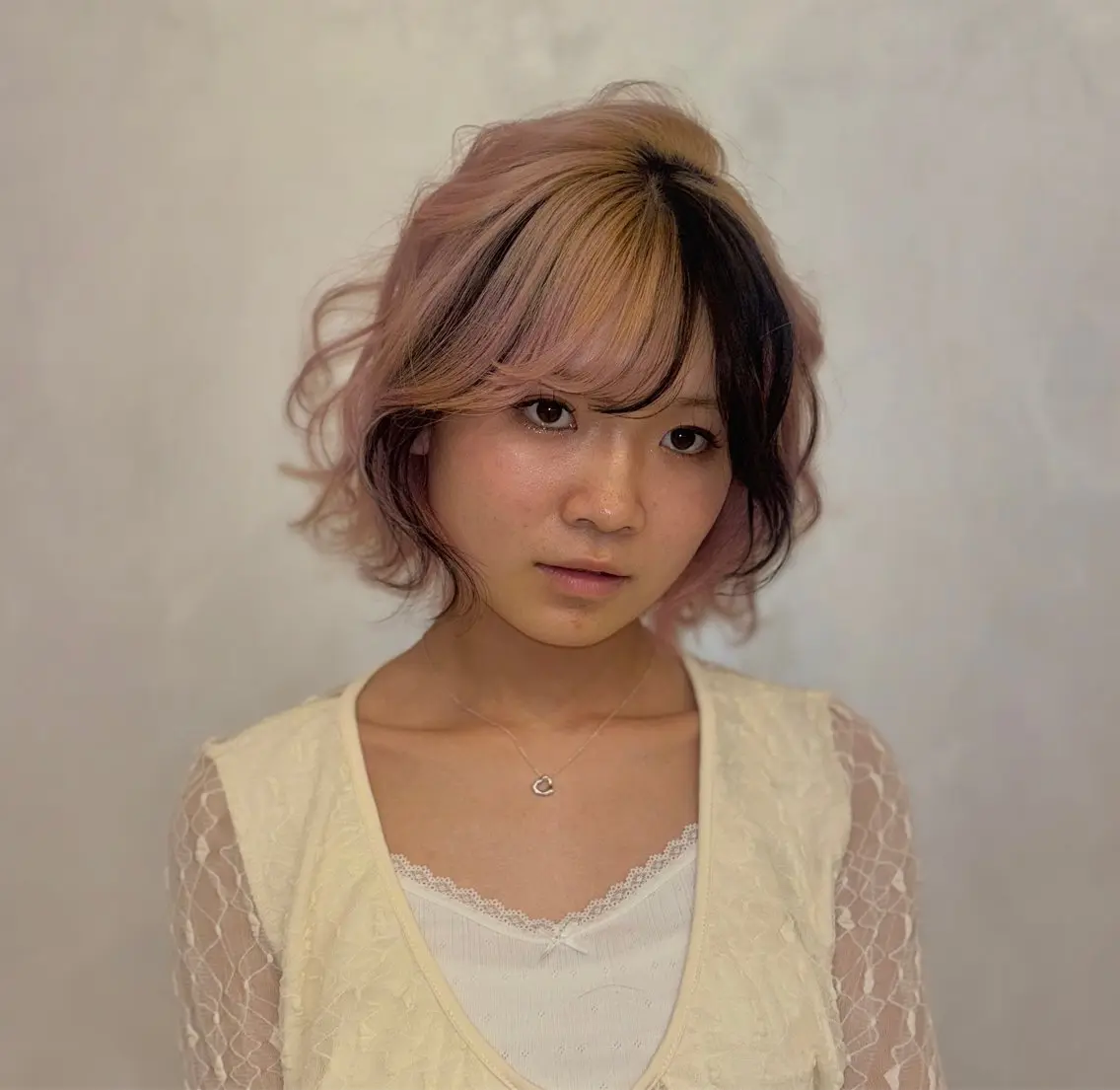 ショート ヘアカラー 渋谷儚げヘア🪽/ アーヤのヘアスタイル