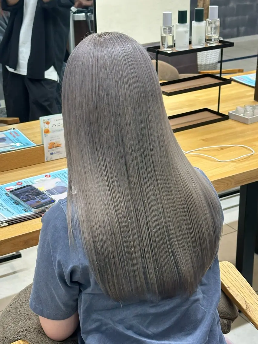ロング カラー ベージュカラー ブリーチ 透明感カラー ミルクティーベージュ ブリーチなしカラー ヘアカラー トリートメント 💎透明感カラー💎 🌟佐藤壮也🌟のヘアスタイル