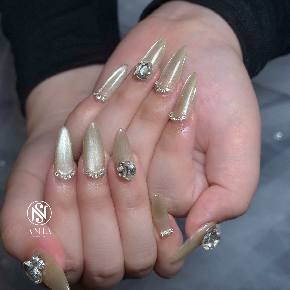 ロング ハンドネイル 🌟AMIA BEAUTY🌟のネイルデザイン