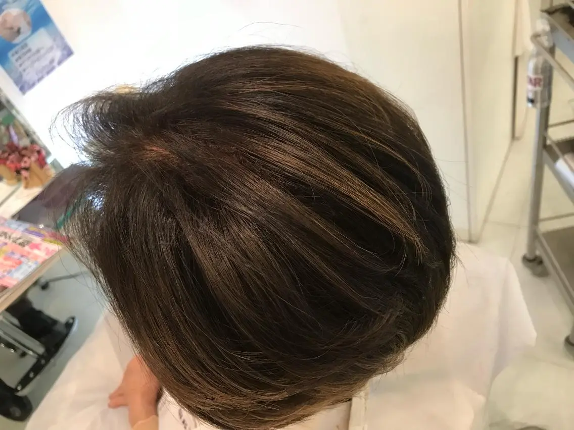 増毛エクステ🌈薄毛が気になり始めた方に分け目や薄い部分を目立たなくしていくメニューです!料金は本数に応じて決まります。の写真