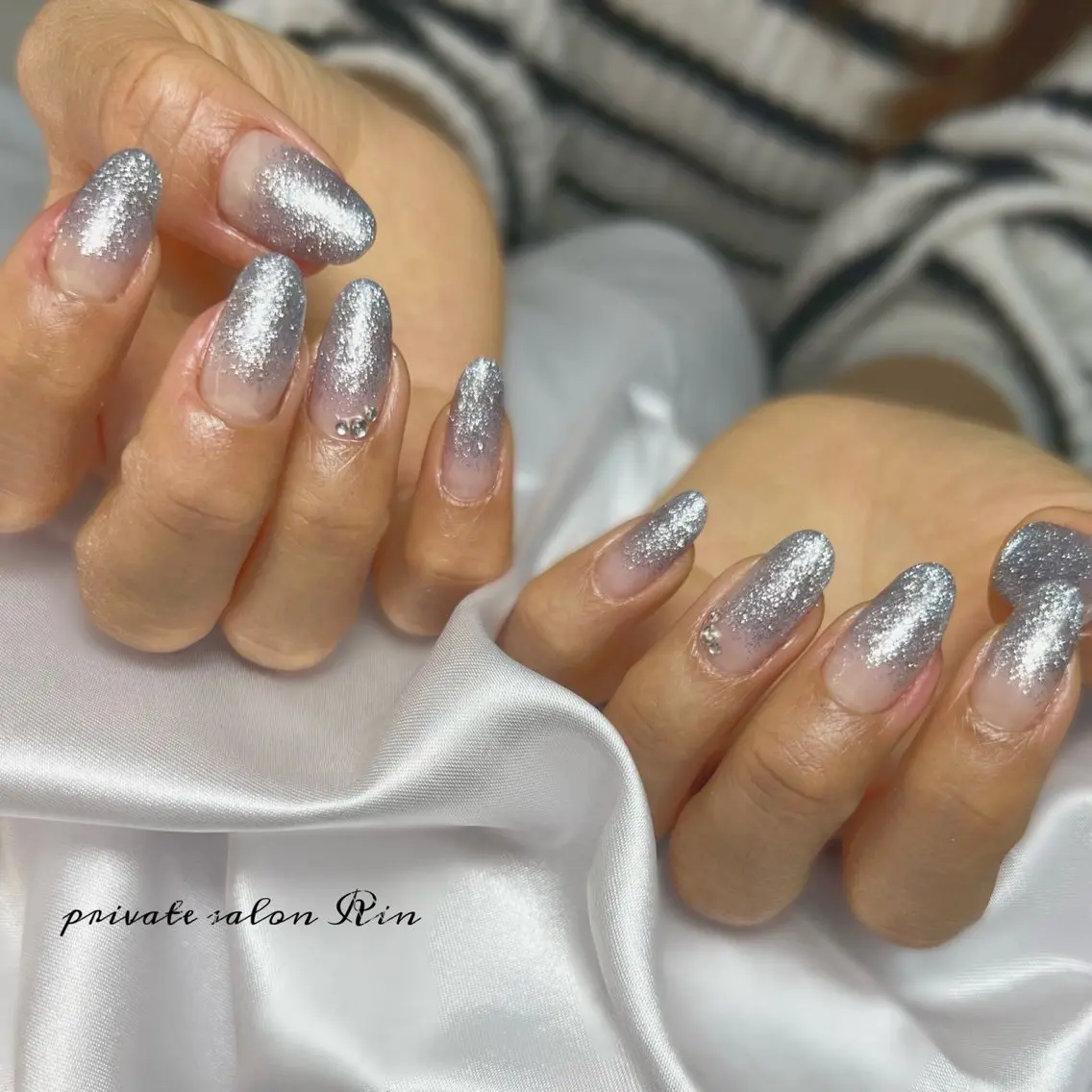 ネイル ブルー グラデーション ラメ(グリッター) ラメグラデーション シンプルネイル ハンドネイル private salon Rinのネイルデザイン