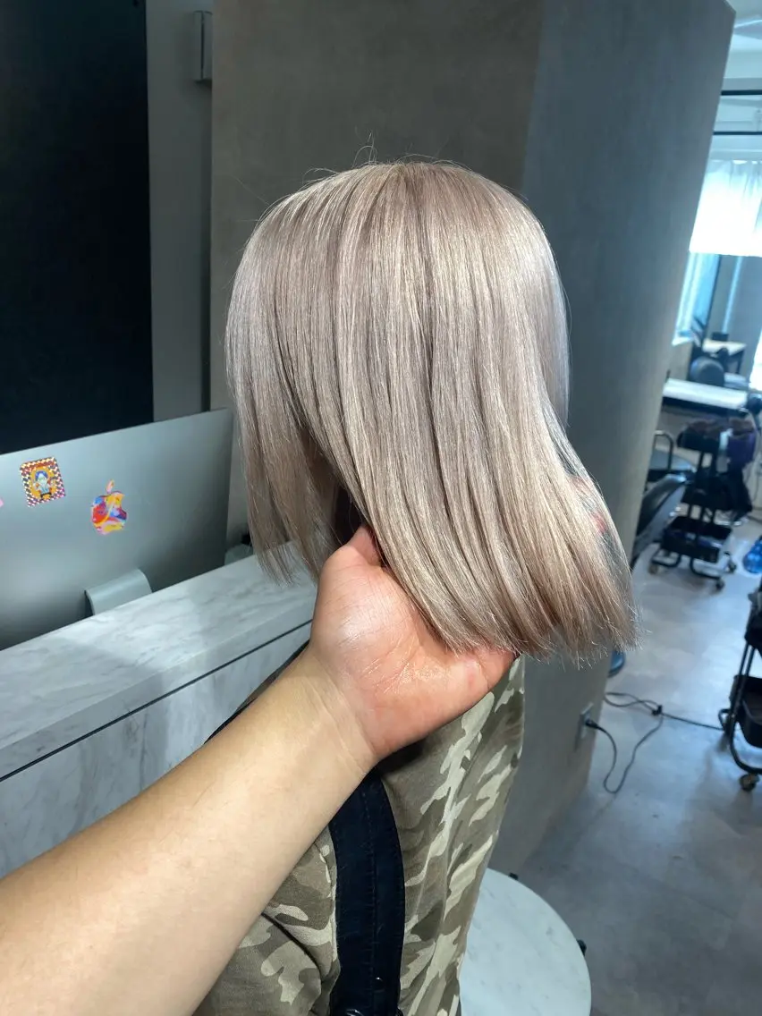 カラー ベージュカラー ホワイトベージュ ヘアカラー ヘアセット Seleneコウキ ブリーチ/ハイトーンのヘアスタイル