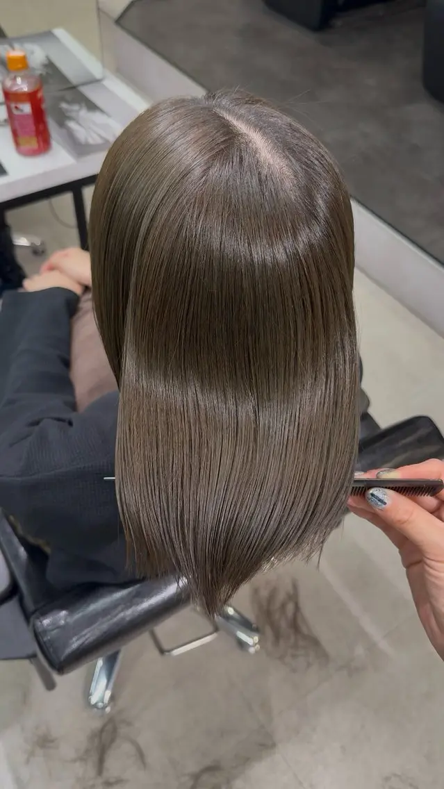 ミディアム カラー ベージュカラー ブリーチ ミント ミントベージュ ブリーチなしカラー カット ヘアカラー トリートメント Mikuレイヤー /高発色カラーのヘアスタイル