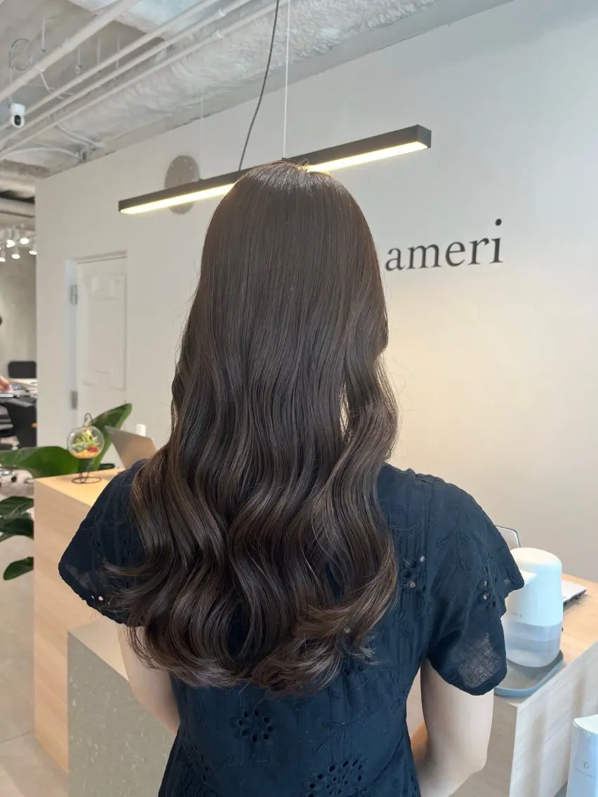 ロング カラー 吉田 美咲のヘアスタイル