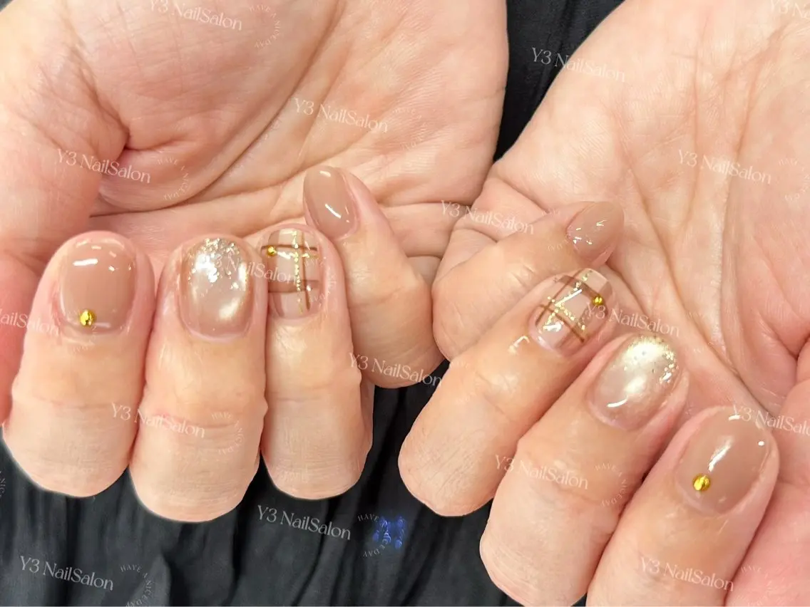 ネイル ゴールド マグネットネイル オフィスネイル ハンドネイル Y3 NailSalonのネイルデザイン