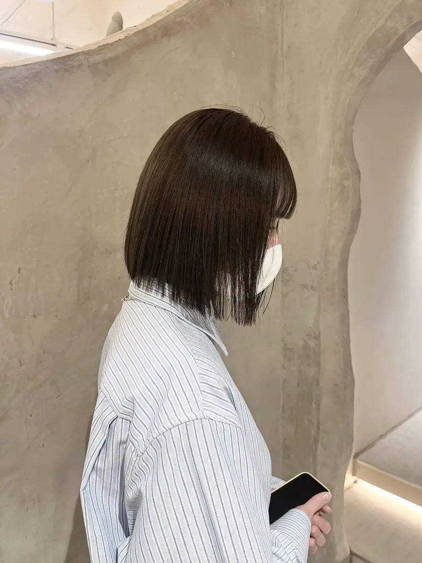 ミディアム 切りっぱなしボブ/ 艶カラー/綾莉のヘアスタイル