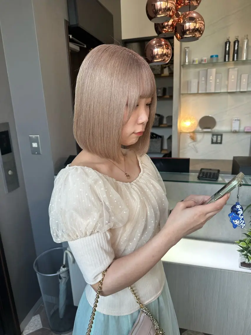 ミディアム カラー ベージュカラー ブリーチ ケアブリーチ 透明感カラー ダブルカラー カット ヘアカラー トリートメント 天神暖色カラー レイヤー・髪質改善のヘアスタイル