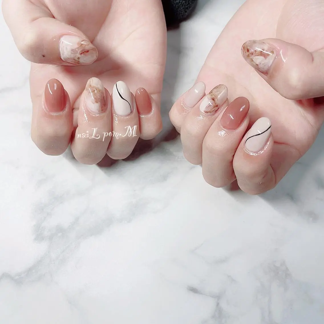ネイル 氷ネイル・うるうるネイル ニュアンスネイル ハンドネイル ハンドケア naiL pom.Mのネイルデザイン