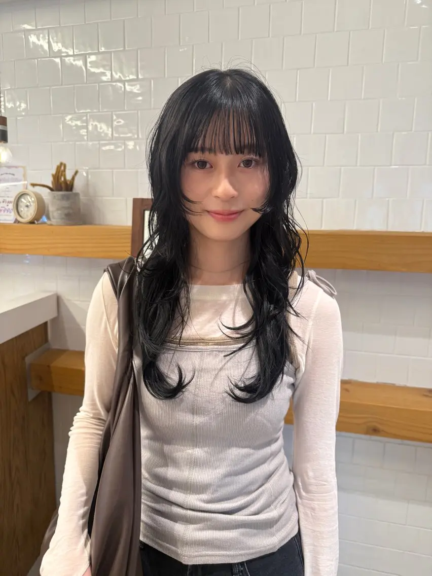ロング カラー レイヤーカット カット トリートメント 岡田 愛依のヘアスタイル