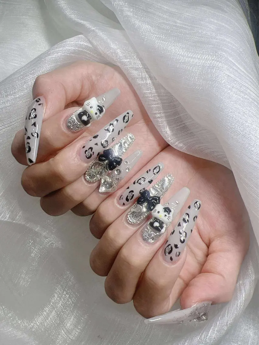 ネイル 長さ出し グラデーション 卒業式 キラキラネイル マグネットネイル ハンドネイル Lee Nailsのネイルデザイン