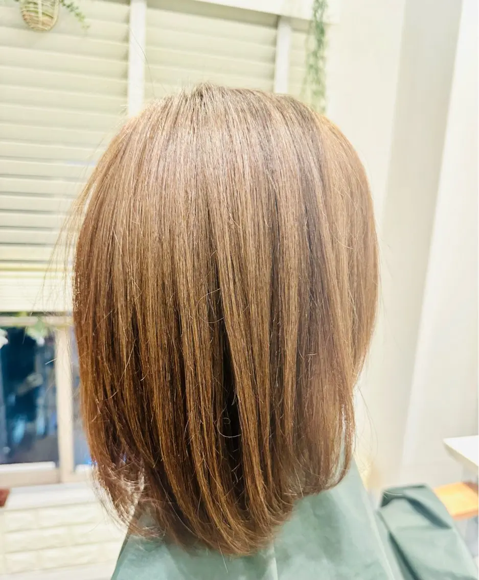 ミディアム カラー グレージュ ハイライトカラー シルバー シルバーグレージュ ハイライト BANDE 水崎 悟のヘアスタイル