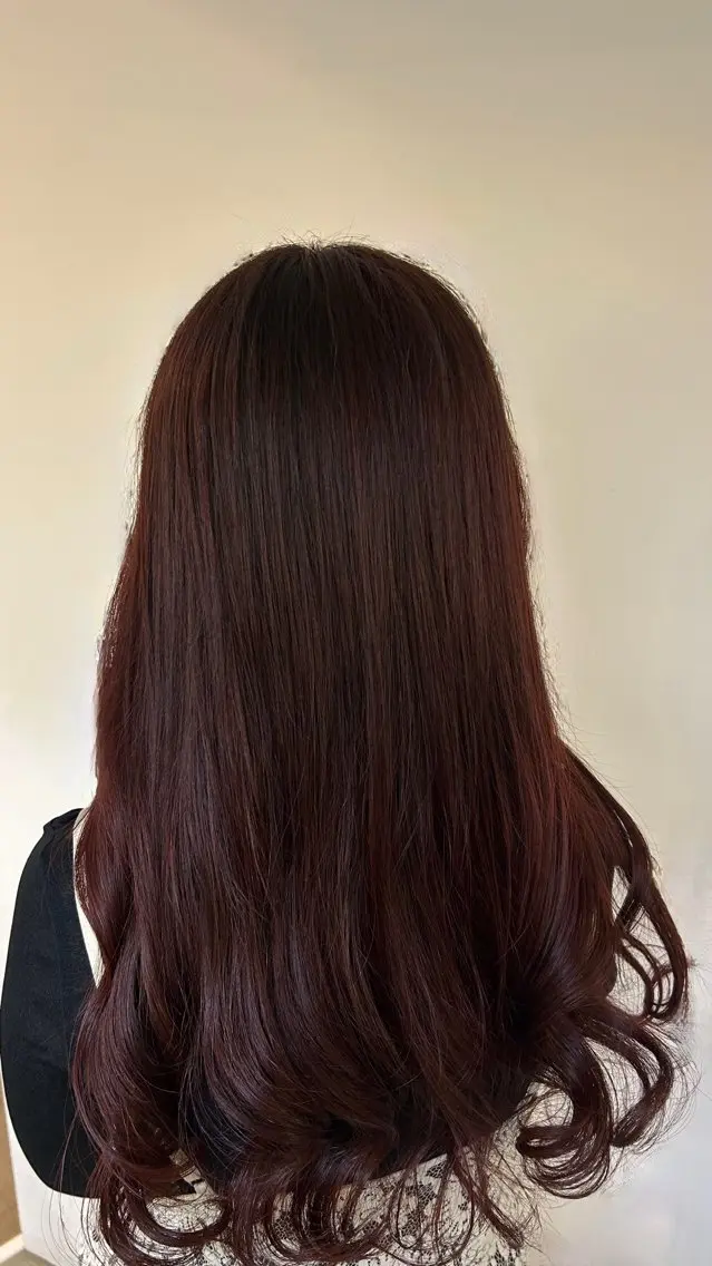 ロング カラー レッドカラー ヘアカラー 松井 詩織のヘアスタイル