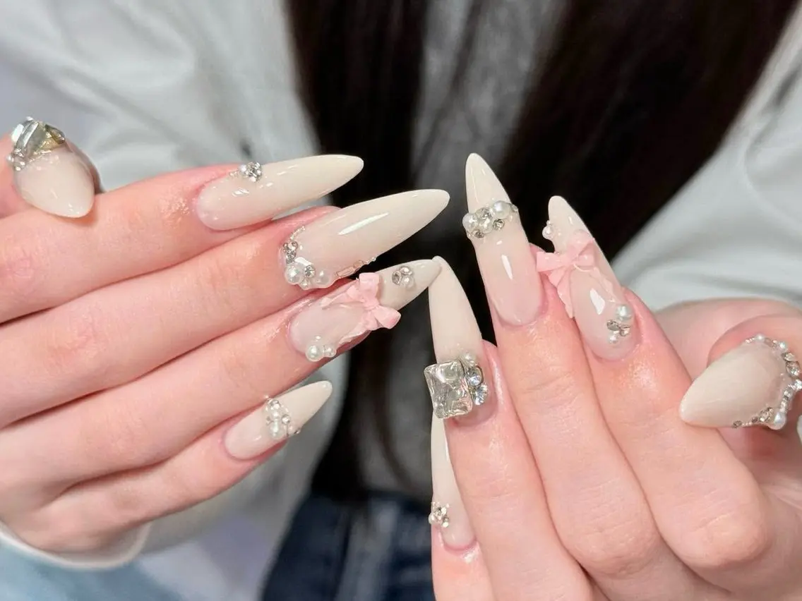 ネイル オーロラネイル 長さ出し フットネイル フレンチネイル ジェルネイル ハンドネイル Belle Nail Salonのネイルデザイン