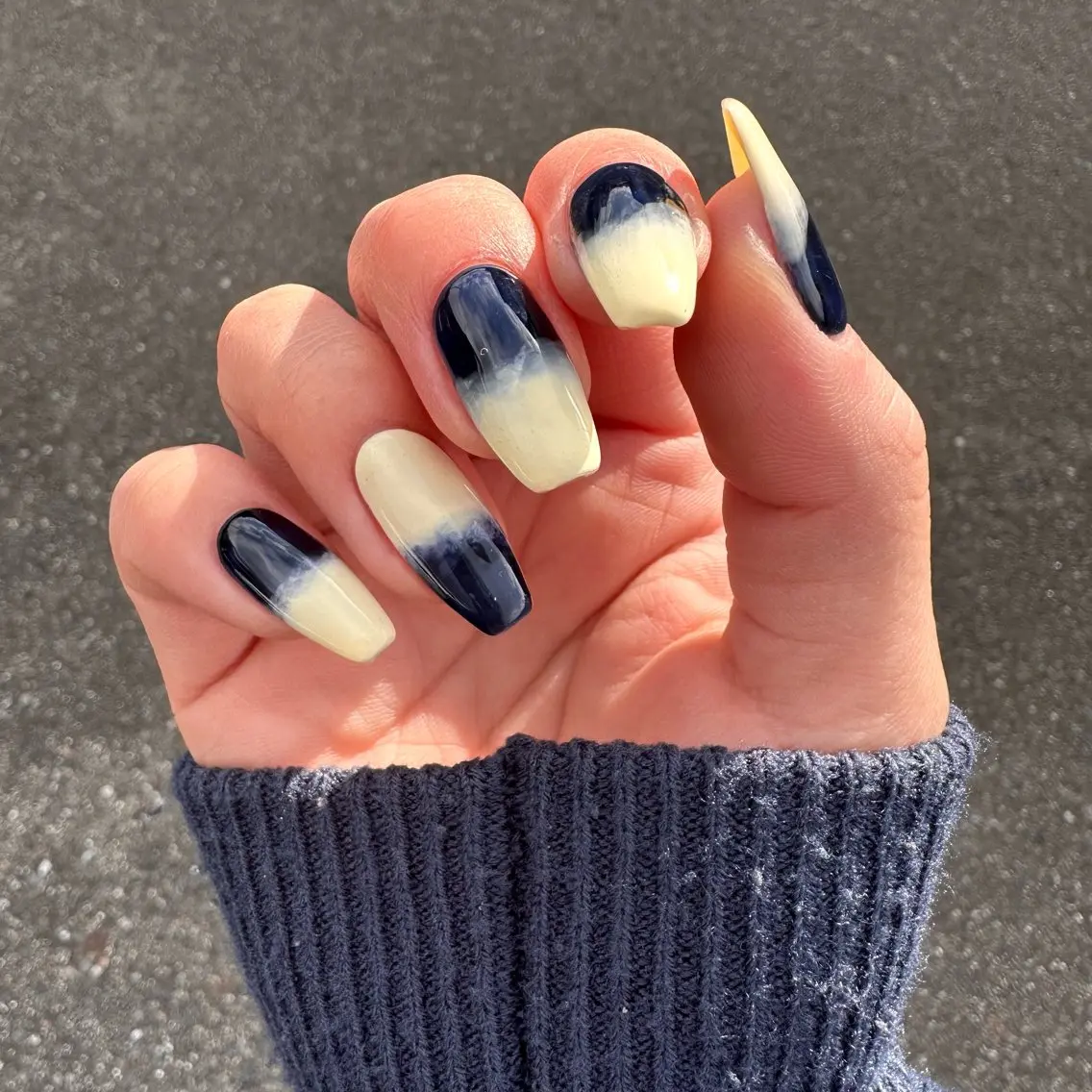 ネイル ハンドネイル 𝗺𝗮𝗸𝗶 .のネイルデザイン