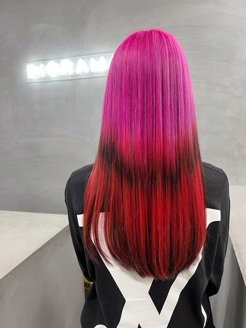 ロング カラー 黒髪 デザインカラー ピンクカラー レッドカラー カット ヘアカラー トリートメント 【痛くないブリーチ】 野村友大のヘアスタイル