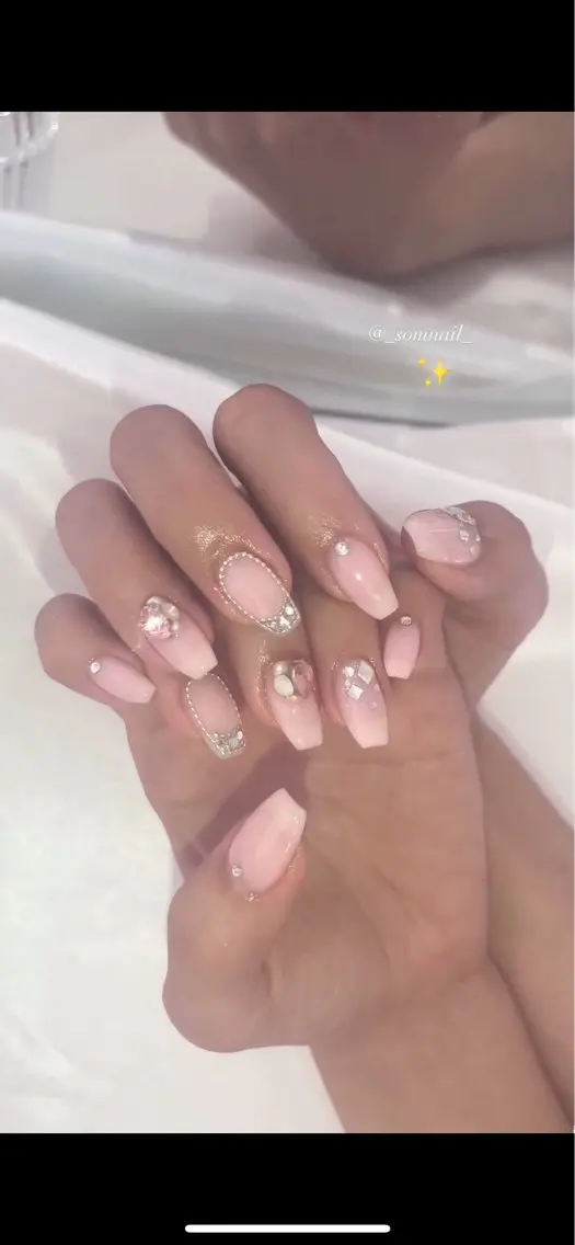 ネイル ジェルネイル キラキラネイル 韓国ネイル ストーンネイル SOM NAILのネイルデザイン