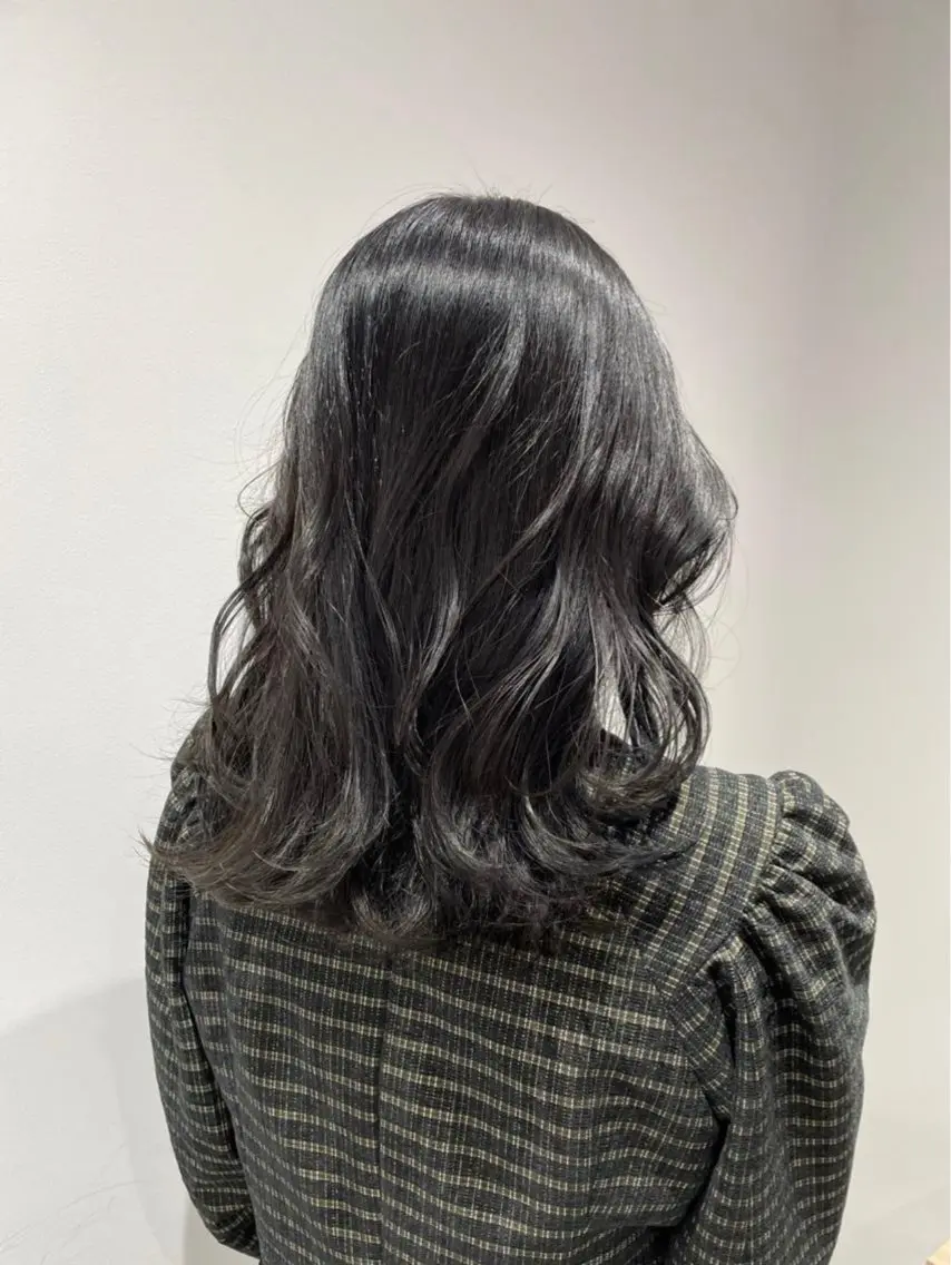 ロング カラー ROCCO アイナ/ レイヤー透明感カラーのヘアスタイル