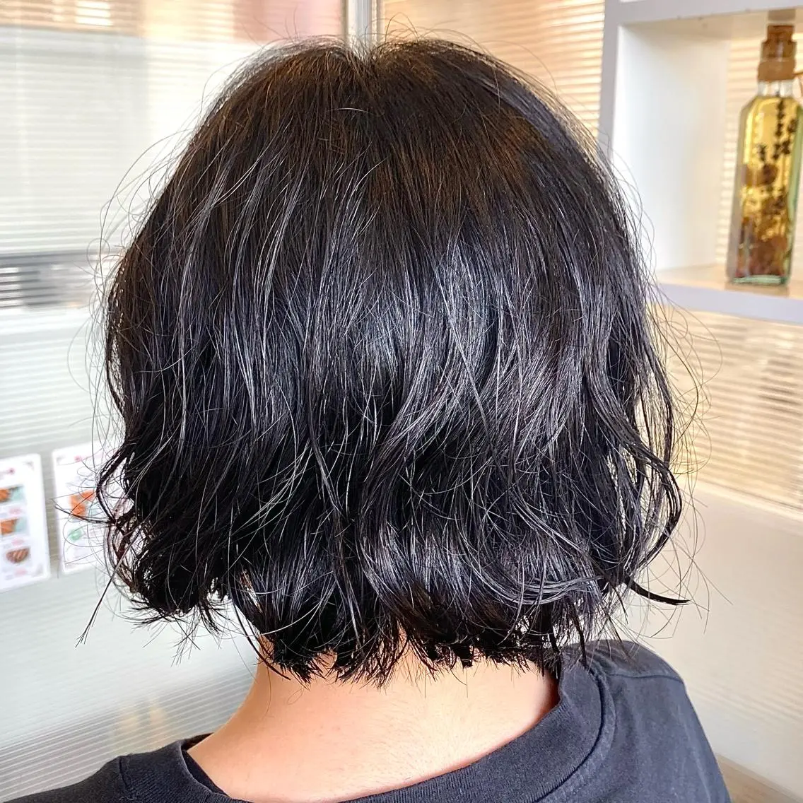 ミディアム パーマ ミディアムパーマ ボブ 小野 茉奈美のヘアスタイル