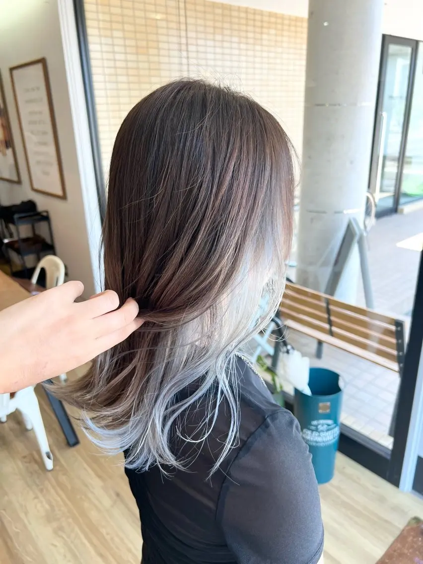 セミロング カラー ブリーチ グレージュ インナーカラー ヘアカラー トリートメント 堀 望美のヘアスタイル