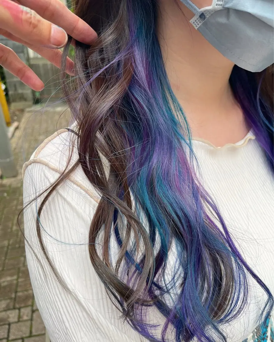 ロング カラー ブリーチ イヤリングカラー インナーカラー ユニコーンカラー 卒業式のヘアスタイル カット ヘアカラー トリートメント 原宿サロン代表 デザインカラー伊藤卓のヘアスタイル