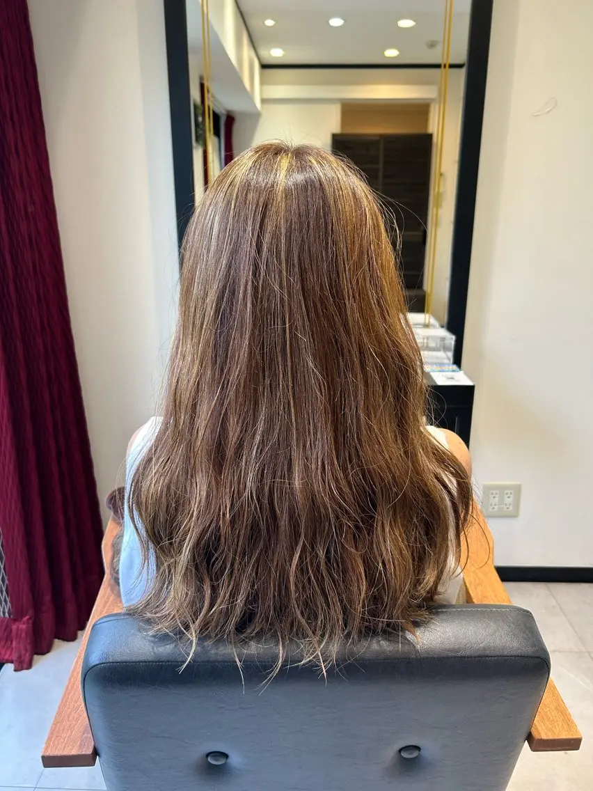 ロング カラー ベージュカラー 透明感カラー ハイライトカラー ハイライト alotta 可児のヘアスタイル