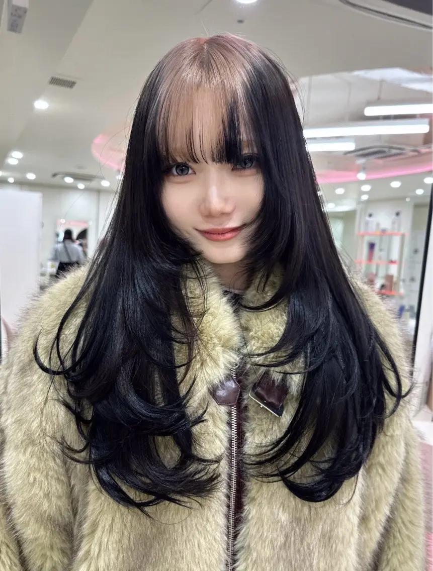 ロング カラー ヘアアレンジ カット ヘアカラー トリートメント 艶カラー/ハイトーン /レイヤーカットのヘアスタイル
