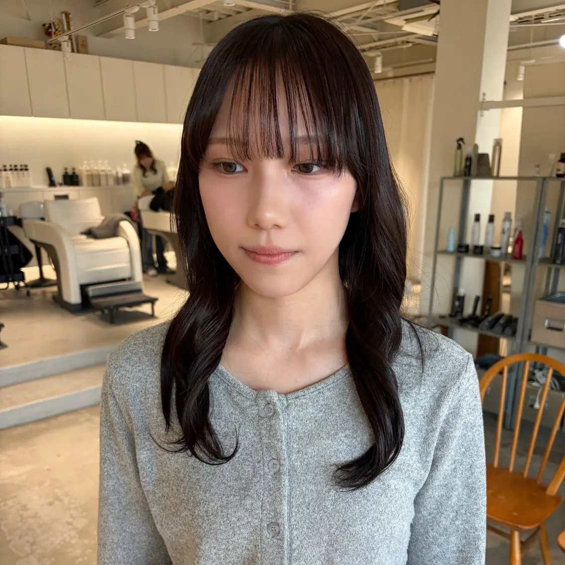 セミロング ヘアカラー 周東 芽依のヘアスタイル