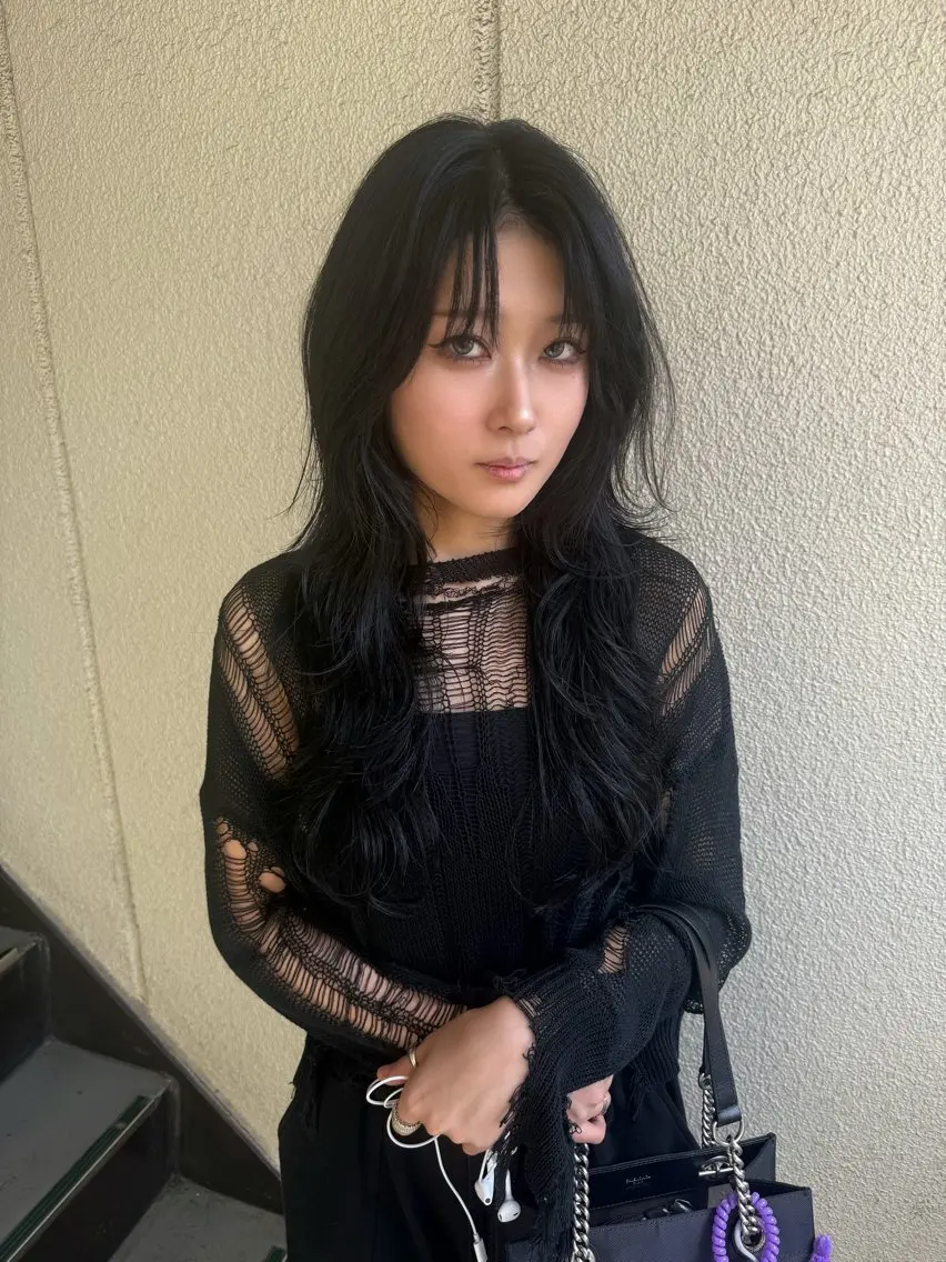 ロング カラー ロングレイヤー 黒髪 ブルーカラー ブルーブラック 髪質改善 カット ヘアカラー トリートメント 🌈デザインヘア職人 Kaede🌈のヘアスタイル